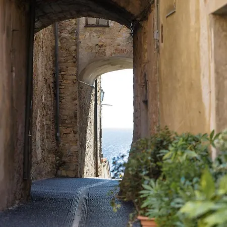 145 - Casa Del Capitano Centro Imperia,300metri Dal Mare
