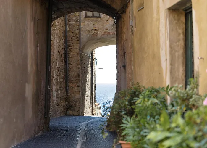 145 - Casa Del Capitano Centro Imperia,300metri Dal Mare